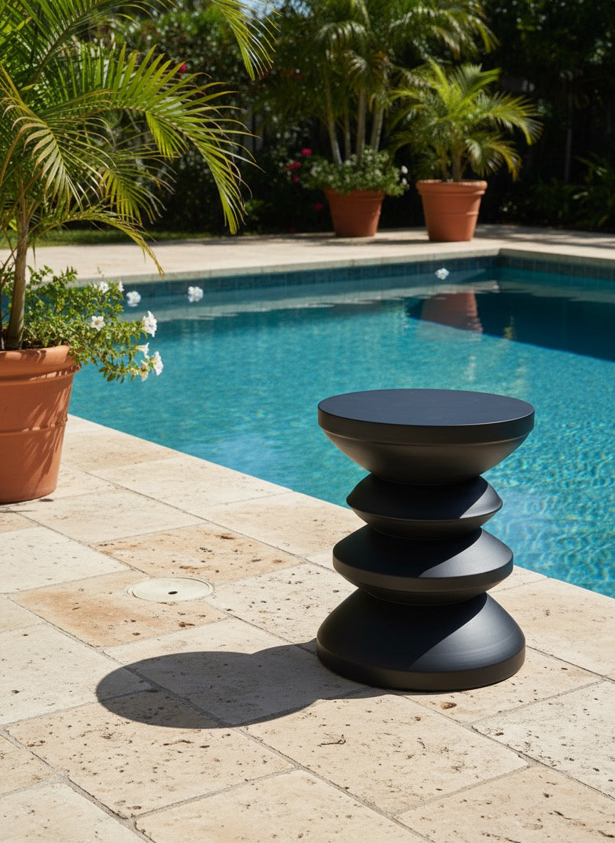 NERO PEBBLE TABLE