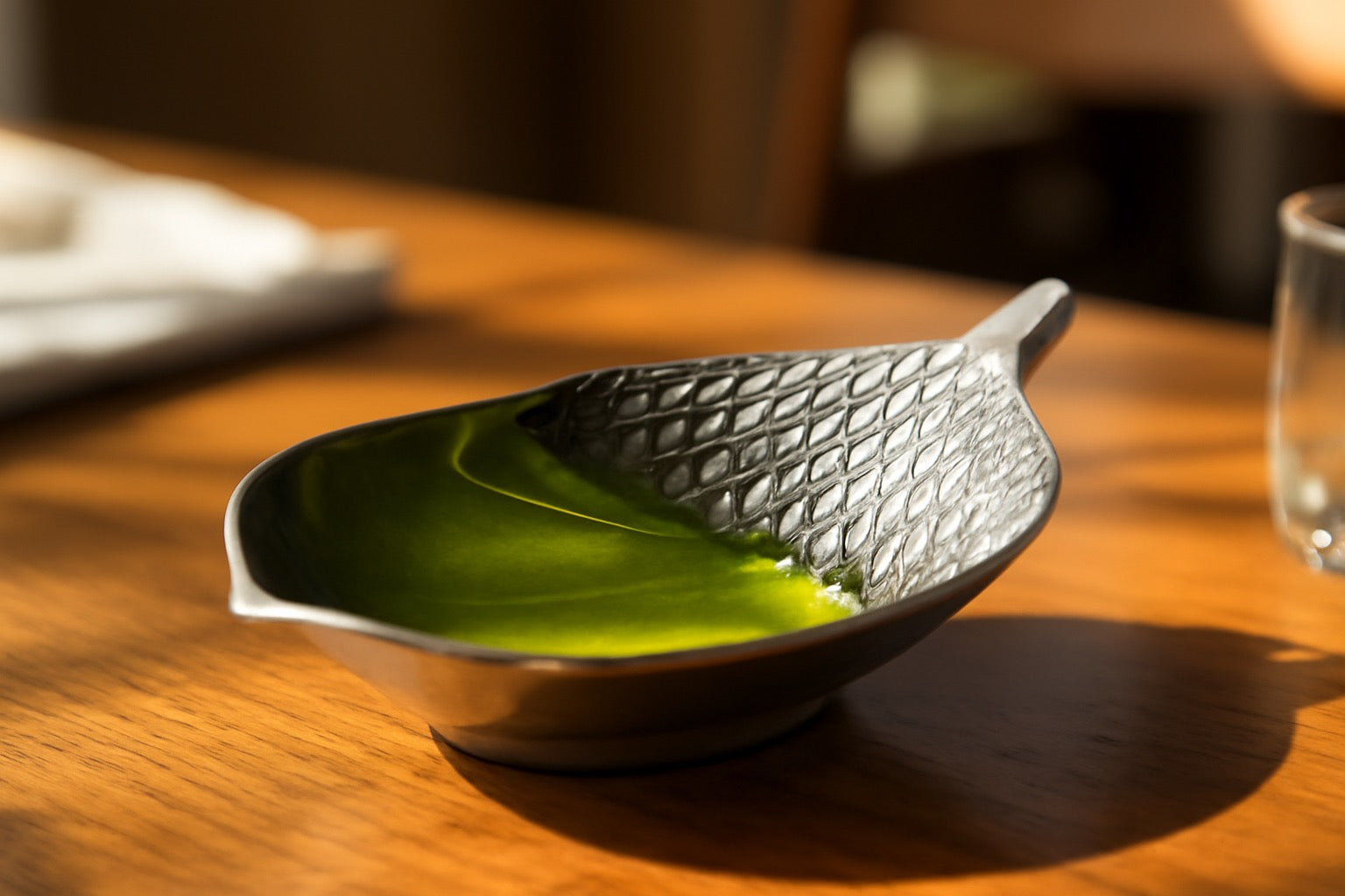 NUT SHAPED SMALL PLATTER
